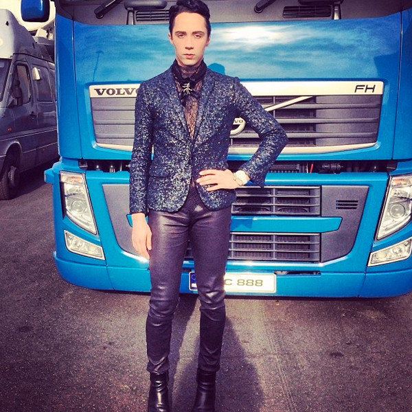 Ranking Johnny Weir's Olympic Outfits | E! News